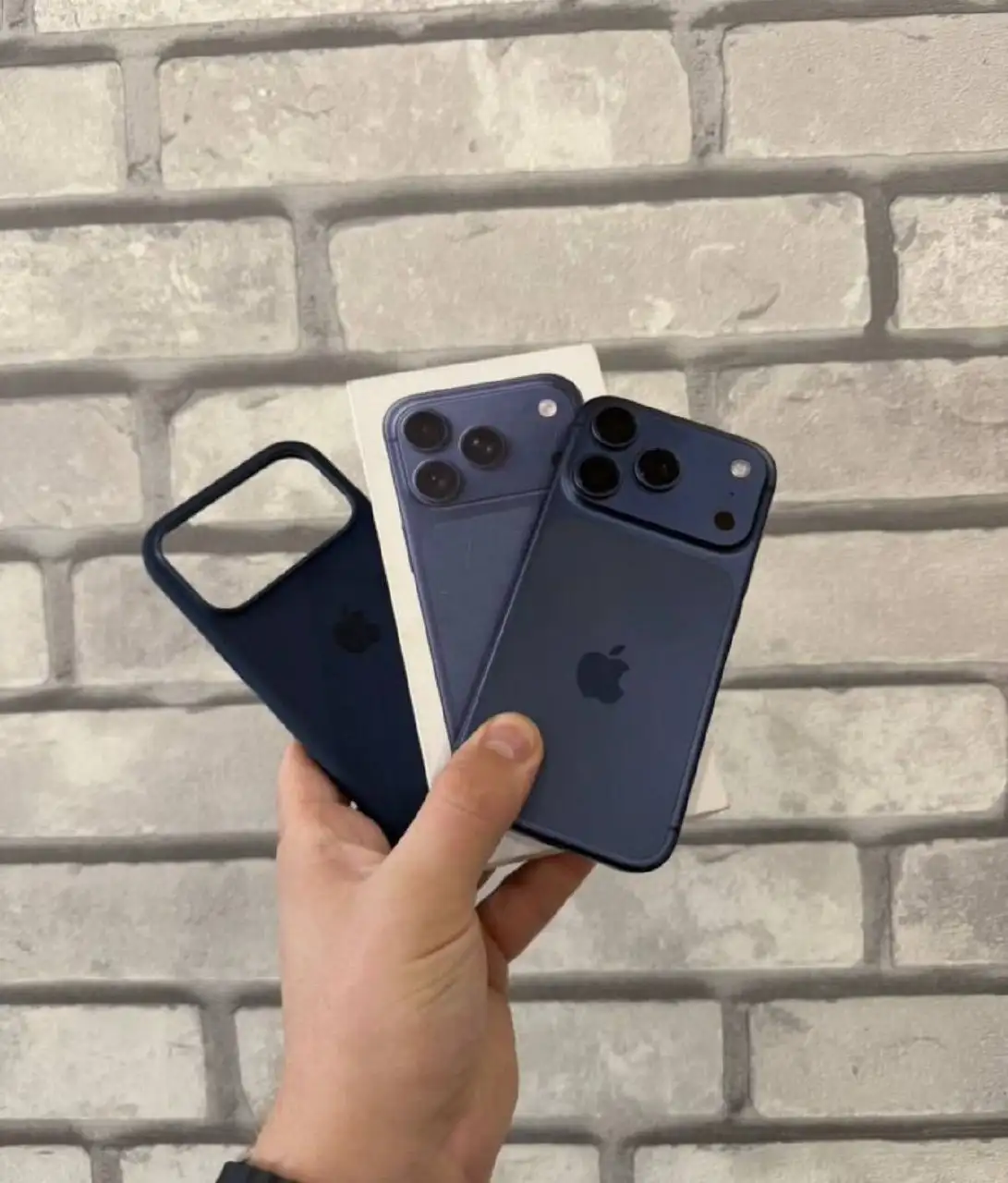 Продам iPhone 17 Pro 256GB синий - Смартфоны (Электроника) в Новосибирск