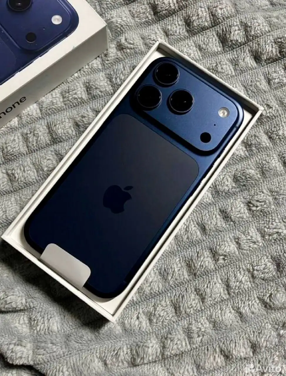 iPhone 17 Pro 256 ГБ (синий) в идеальном состоянии - Мобильные телефоны (Электроника) в Новосибирск