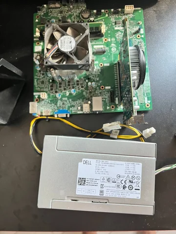 Компьютерные комплектующие: блок питания, видеокарта GTX 1050, корпус, RAM 8GB и кулер - Мобильные телефоны в Новосибирск