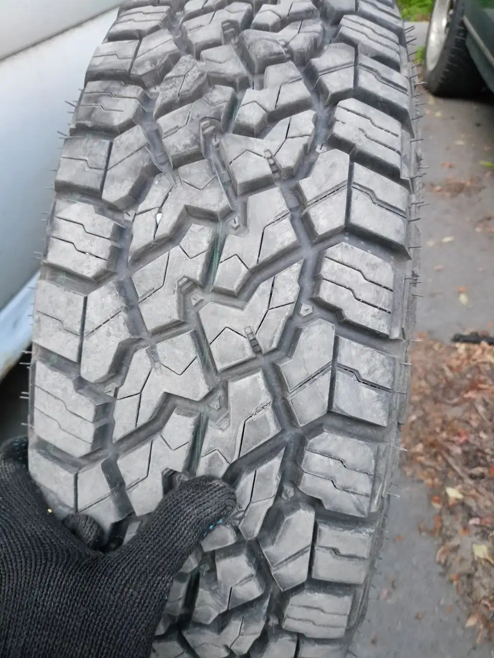 Продам резину, 1 сезон - Шины (Авто) в Новосибирск