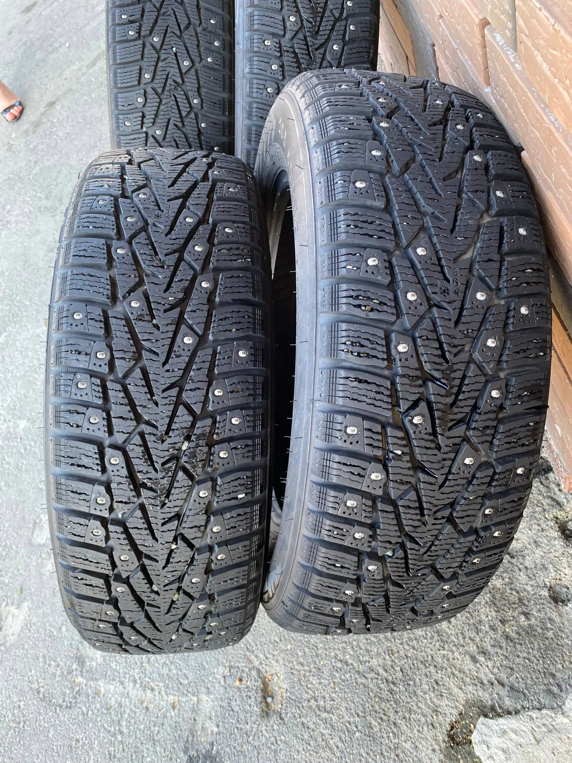 Продам резину, 2 сезона - Шины и диски (Авто) в Новосибирск