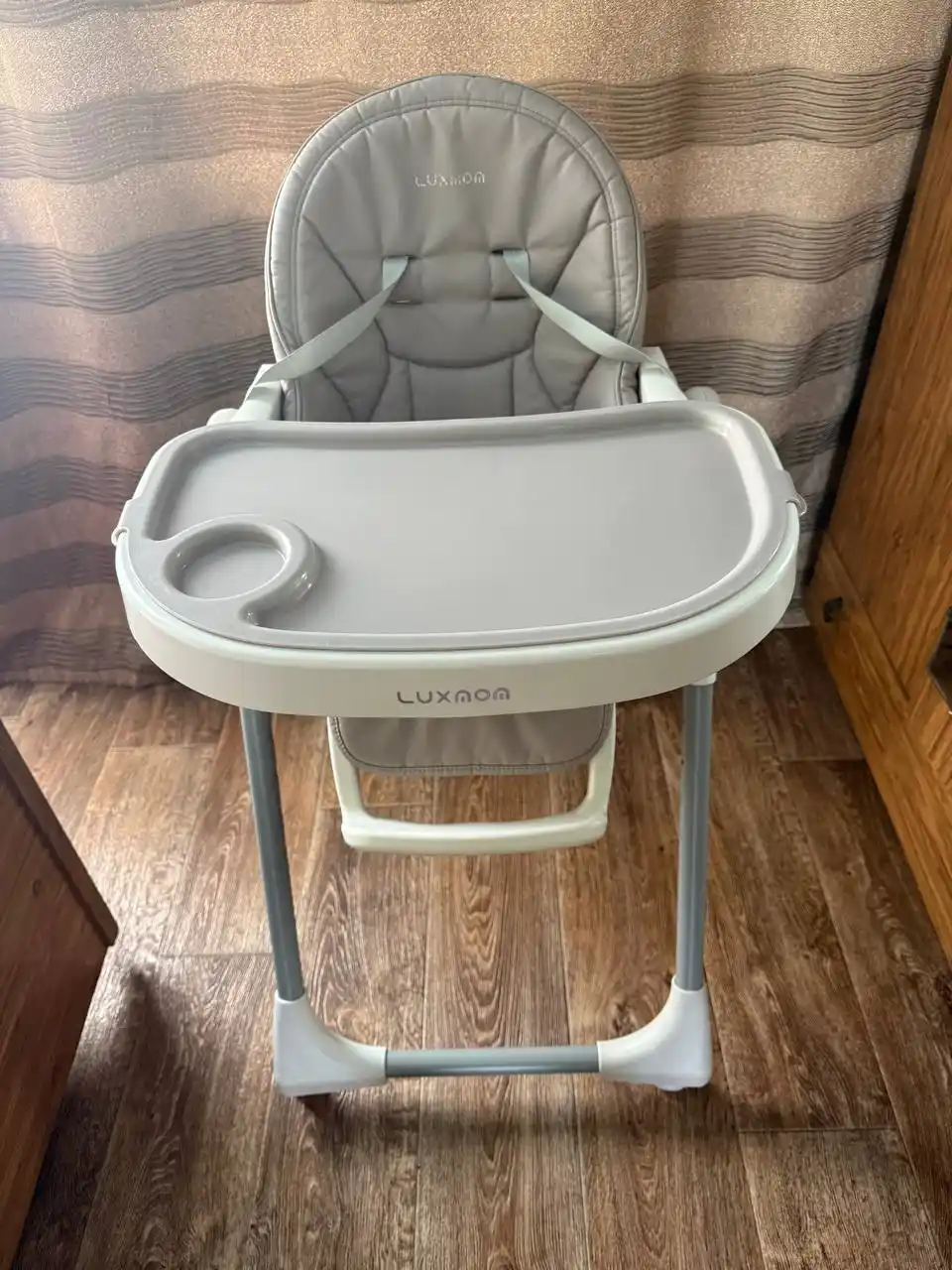 Столик для кормления LUXMOM