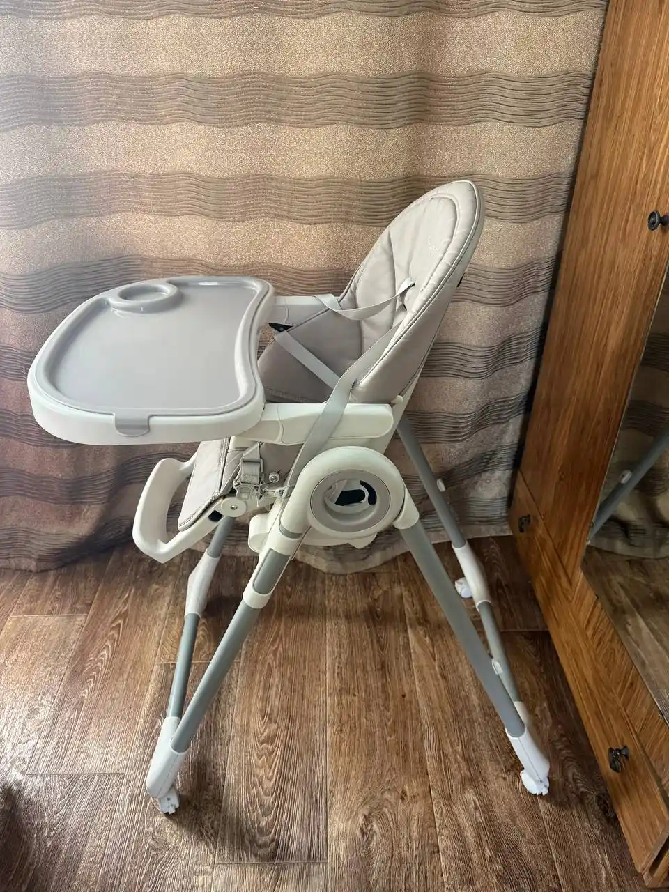 Столик для кормления LUXMOM