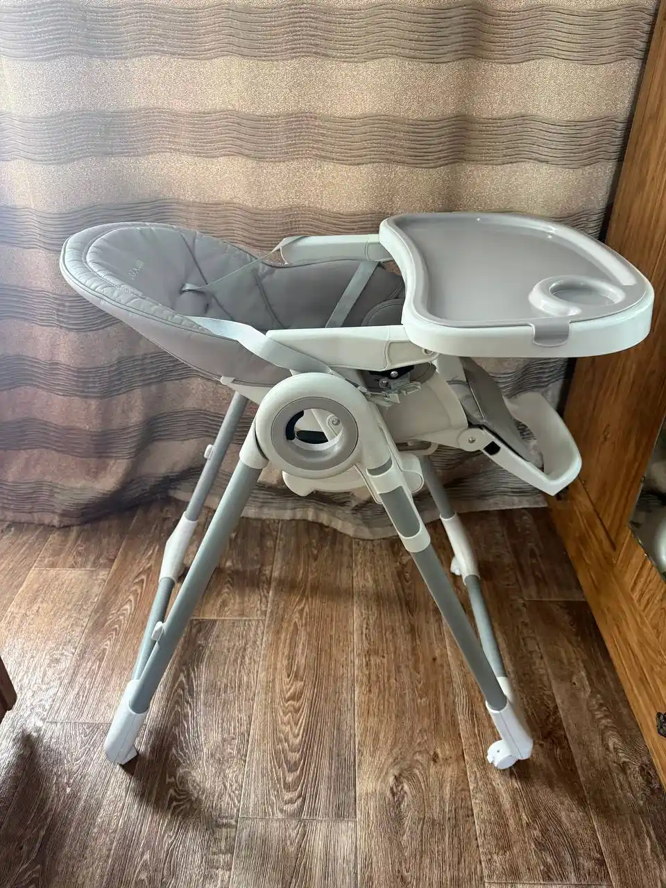 Столик для кормления LUXMOM