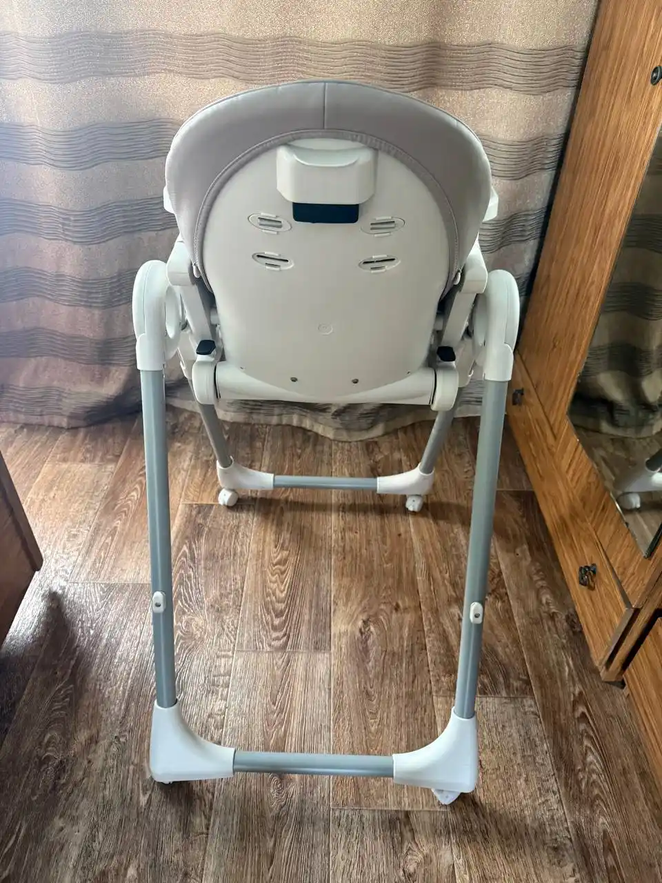 Столик для кормления LUXMOM