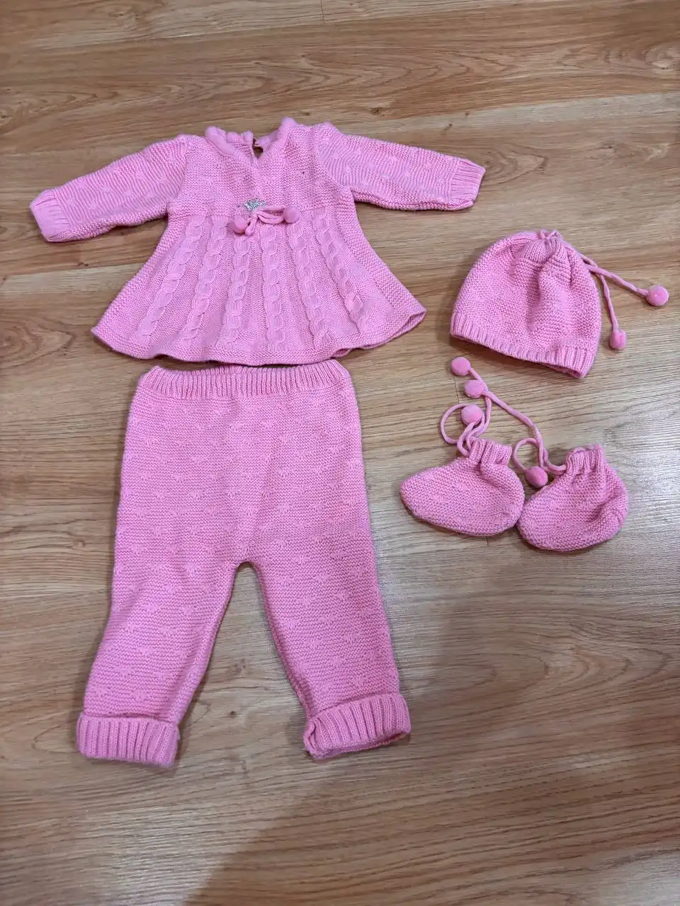 Продам вязаные костюмы размер 68