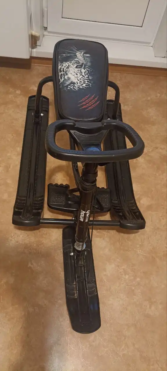 Снегокат состояния нового с незначительными потертостями