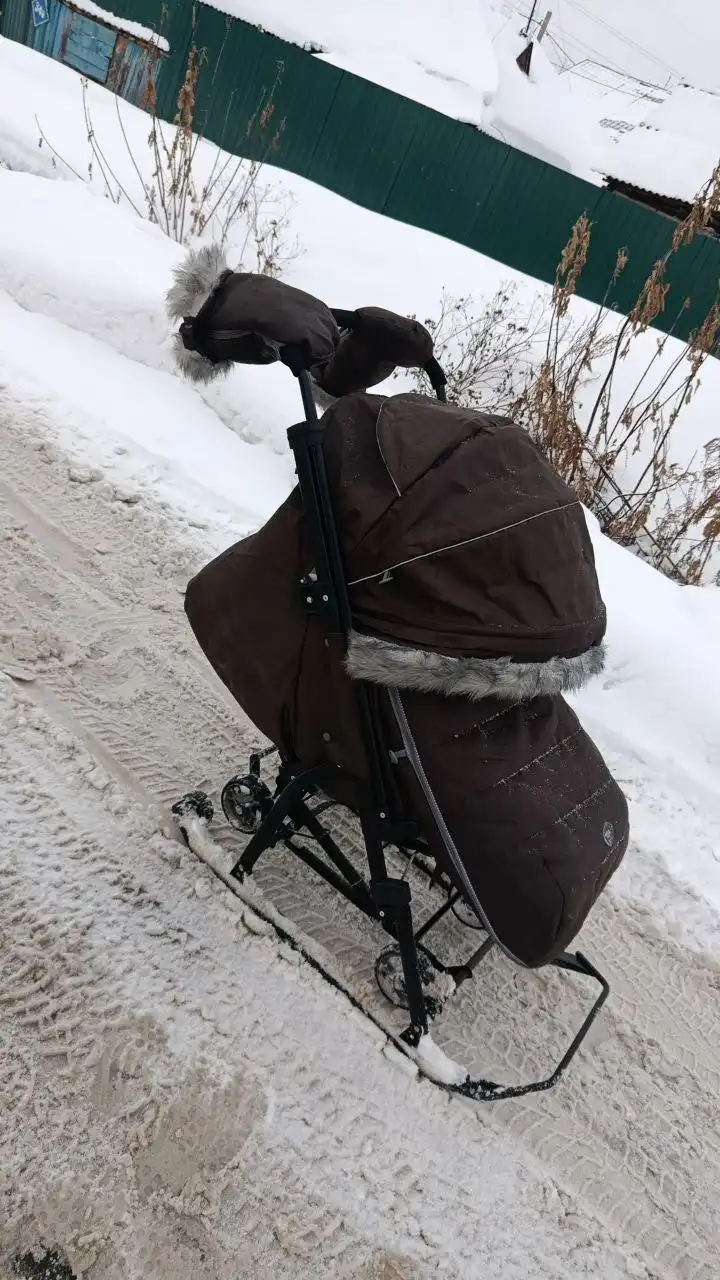 Продам отличные лыжи после трех использований