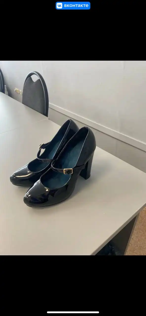 Туфли 38р натуральный лак