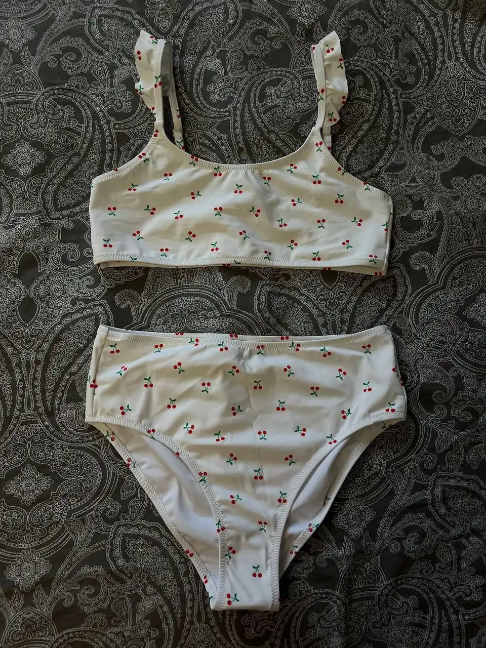 Раздельный купальник с вишенками для подростка