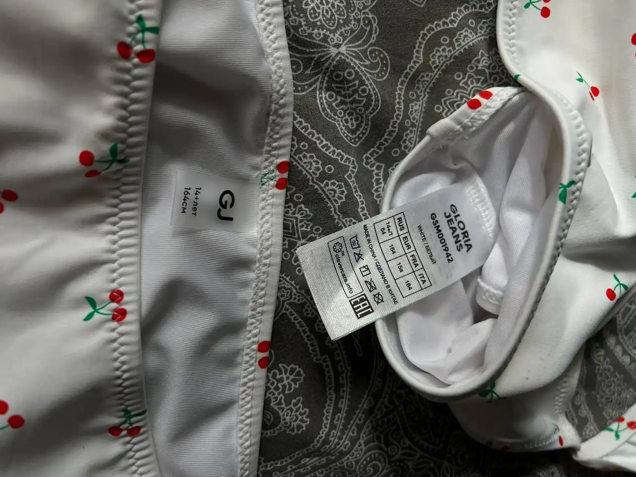 Раздельный купальник с вишенками для подростка