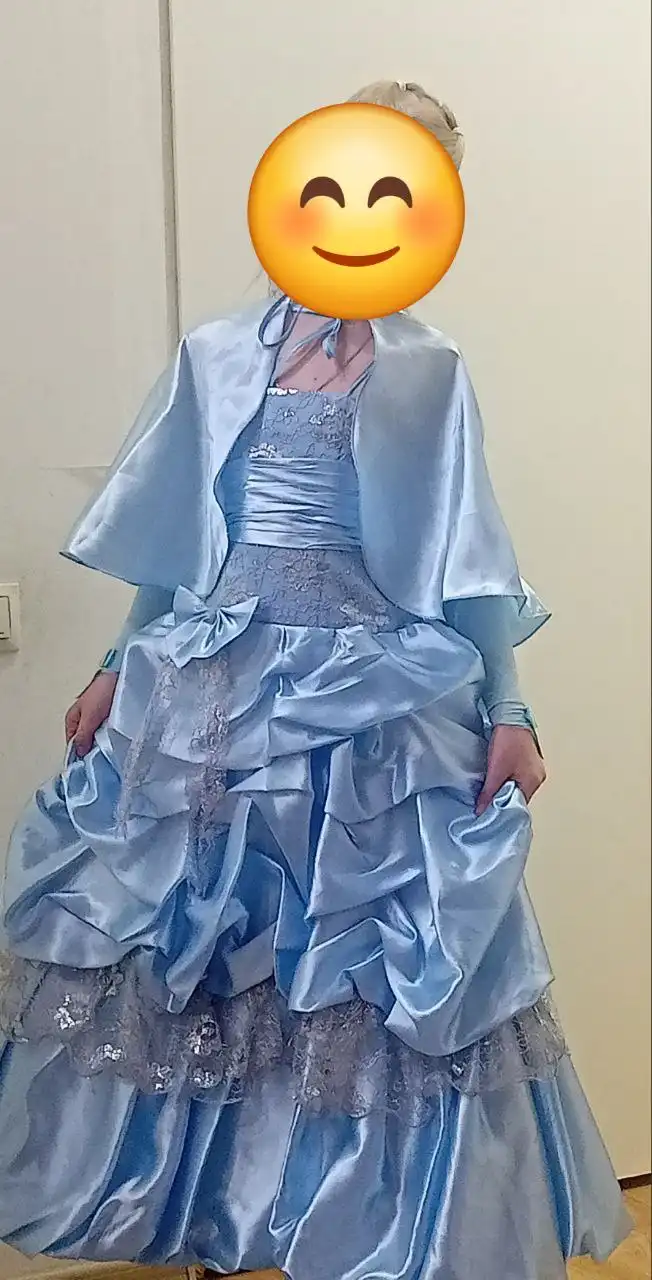 Продам платье нарядное с корсетом, перчатками и накидкой