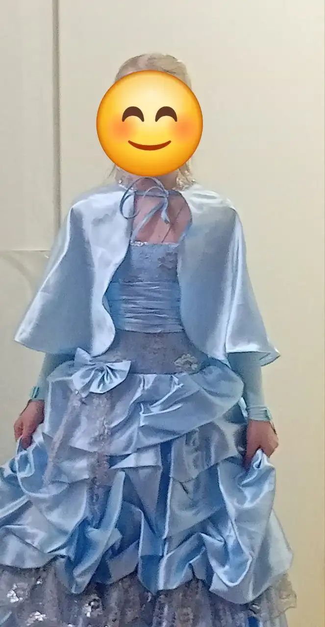 Продам платье нарядное с корсетом, перчатками и накидкой