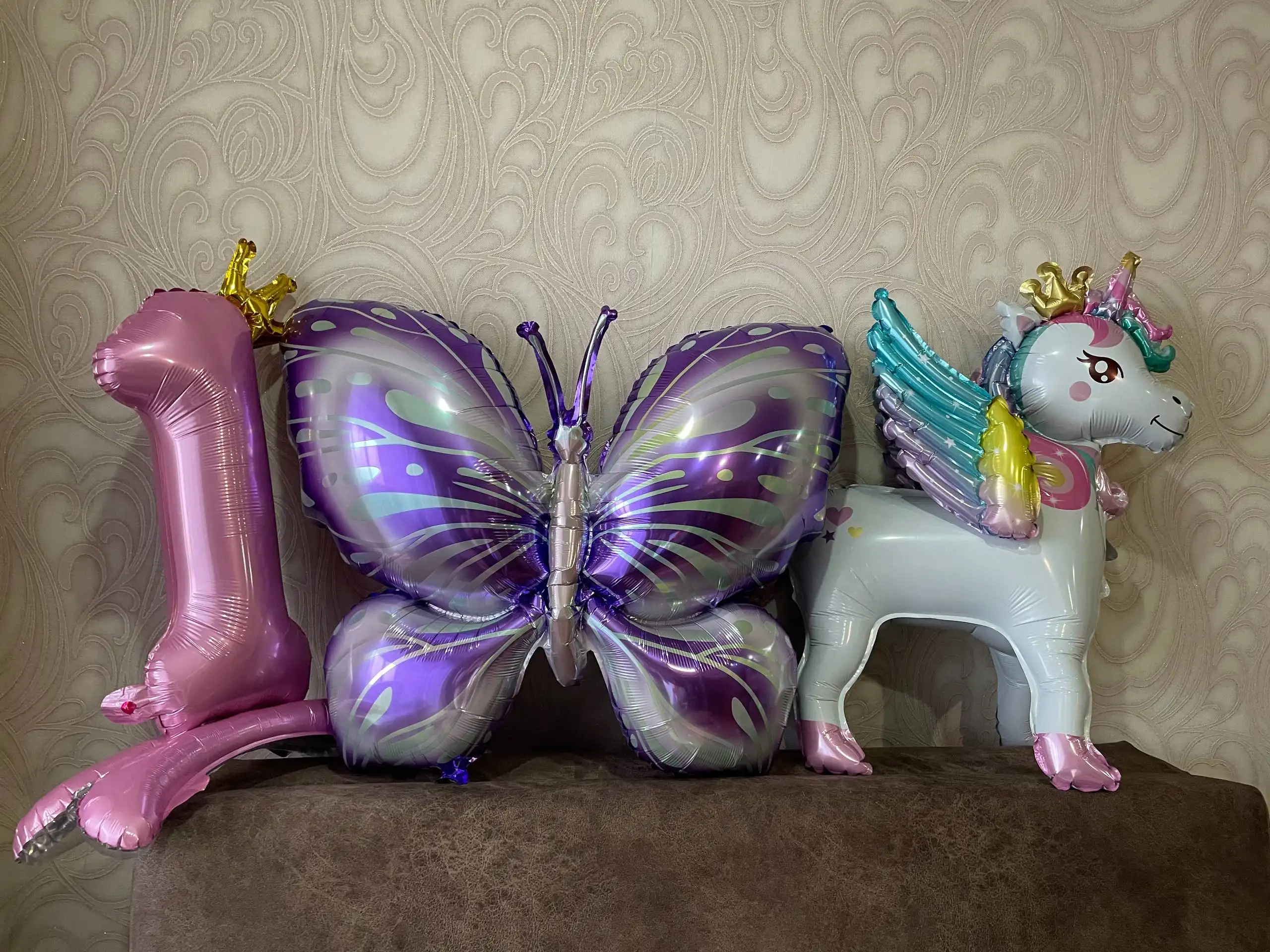 Две бабочки, цифра 1 и единорог из фольги