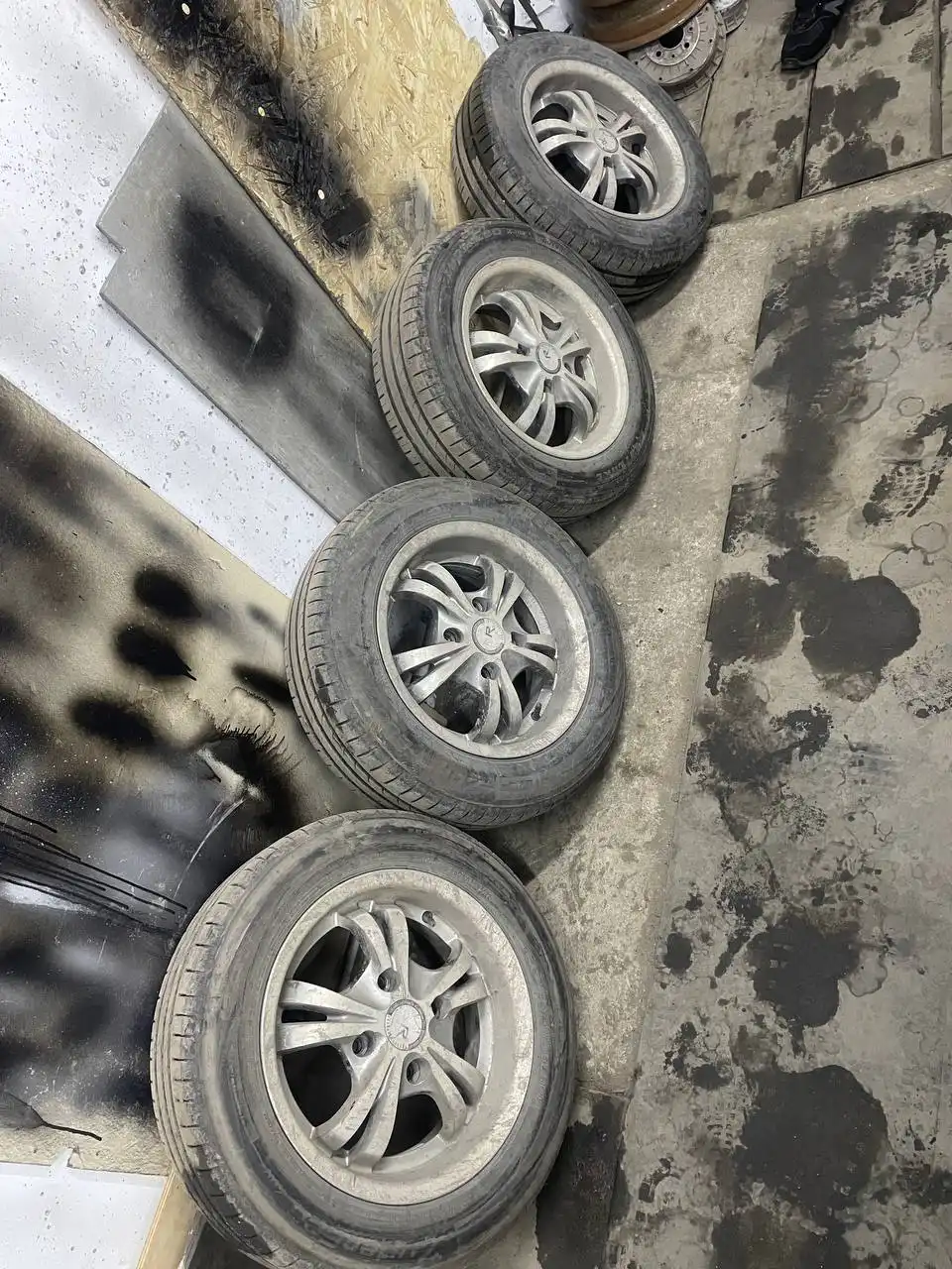 Диски R14 с резиной и проставками - Диски и шины (Запчасти) в Кемерово
