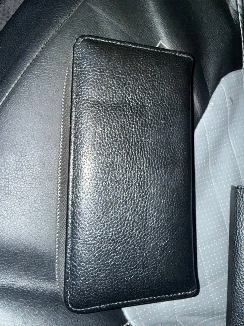 Продам портмоне мужское и автомобильные держатели