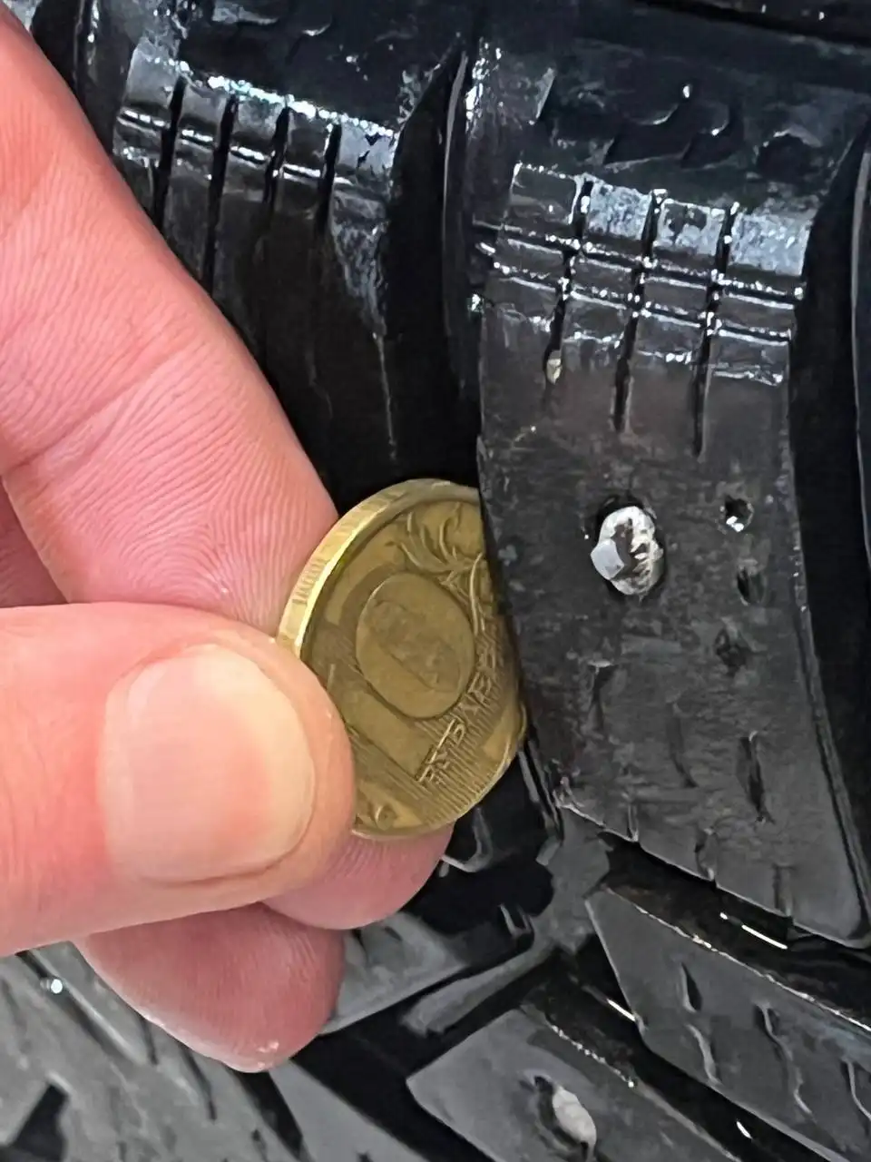 Шины 19 года производства без ремонта - Шины и диски (Запчасти) в Кемерово