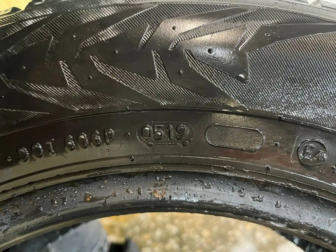 Шины 19 года производства без ремонта - Шины и диски (Запчасти) в Кемерово