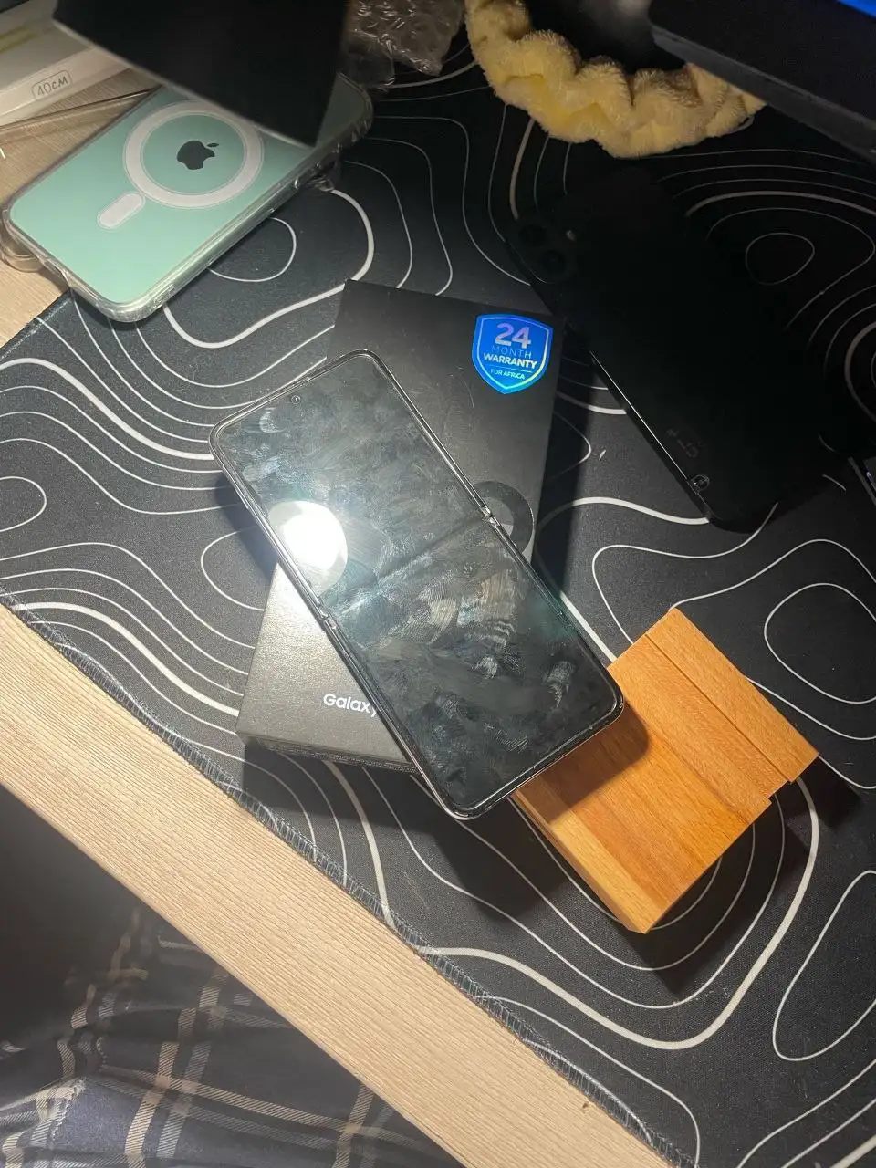 Смартфоны на запчасти/восстановление: XR 64gb, Samsung Galaxy Z4 Flip - Смартфоны и телефоны (Электроника) в Кемерово