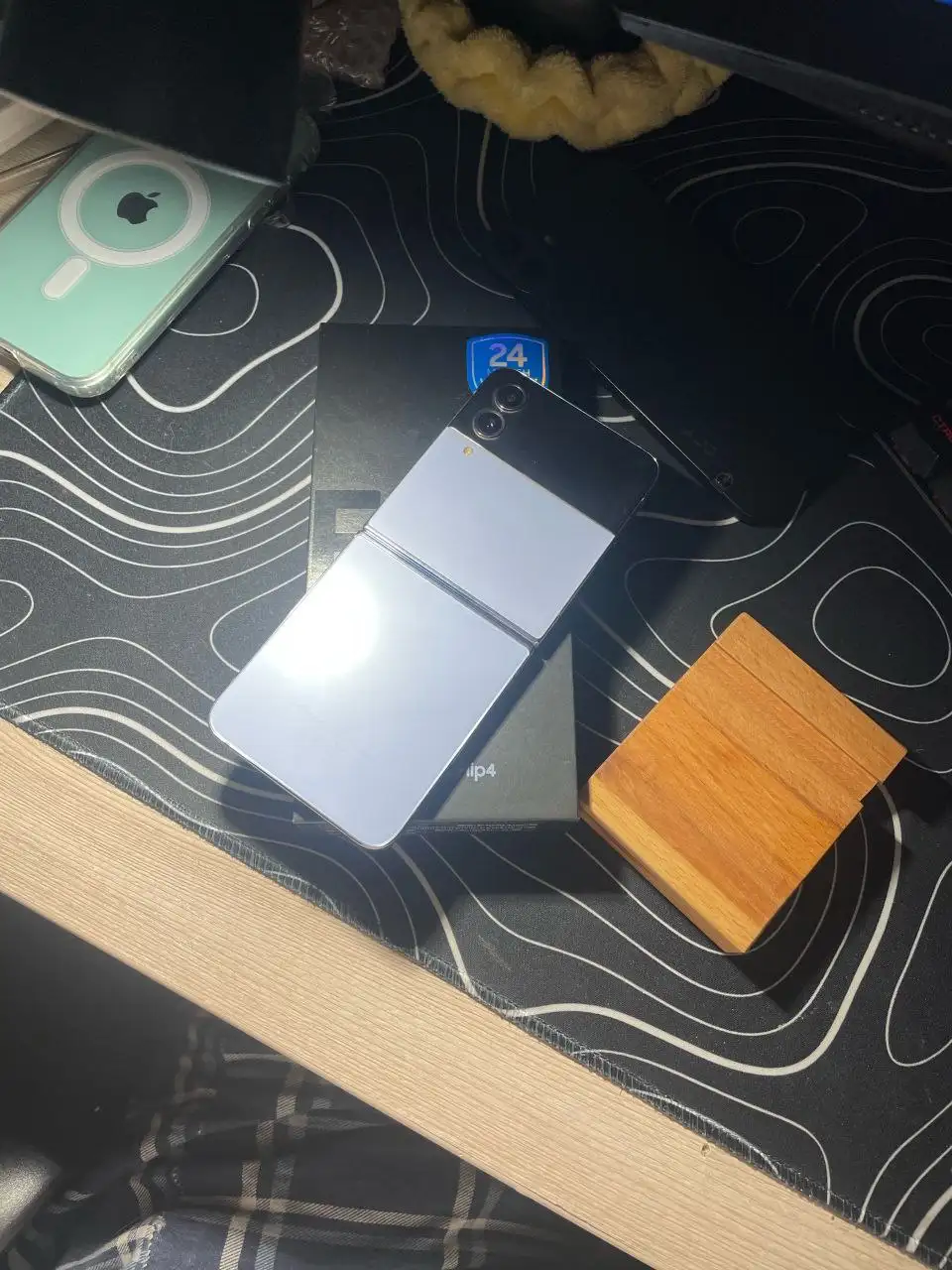 Смартфоны на запчасти/восстановление: XR 64gb, Samsung Galaxy Z4 Flip - Смартфоны и телефоны (Электроника) в Кемерово