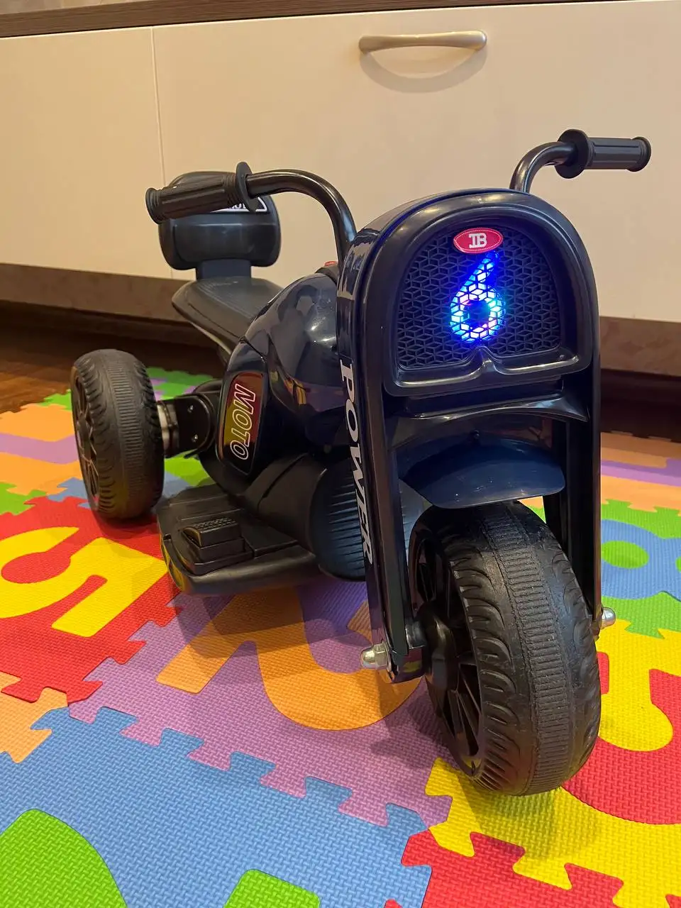 Продам электромотоцикл Bugatti с пультом управления - Электроника для детей (Барахолка) в Кемерово