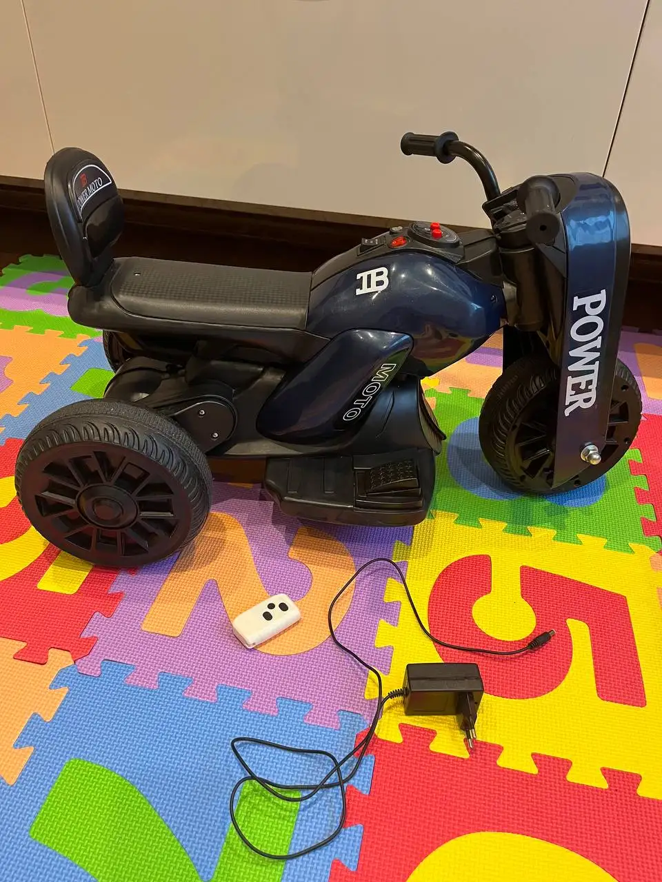 Продам электромотоцикл Bugatti с пультом управления - Электроника для детей (Барахолка) в Кемерово