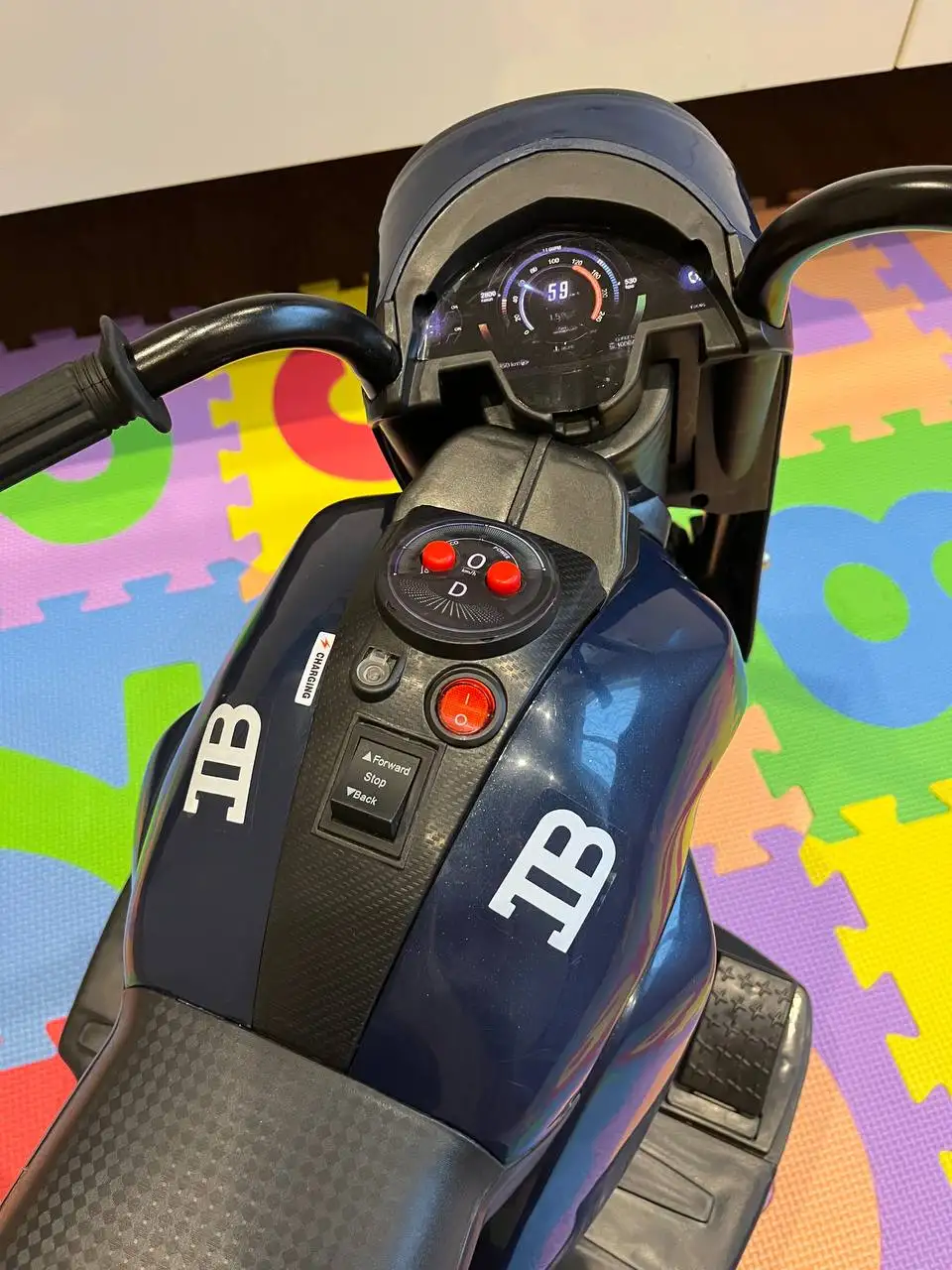 Продам электромотоцикл Bugatti с пультом управления - Электроника для детей (Барахолка) в Кемерово