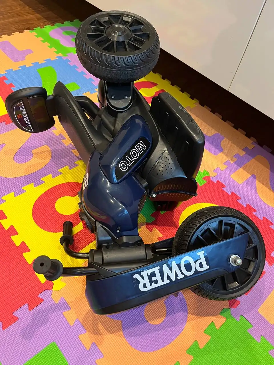 Продам электромотоцикл Bugatti с пультом управления - Электроника для детей (Барахолка) в Кемерово