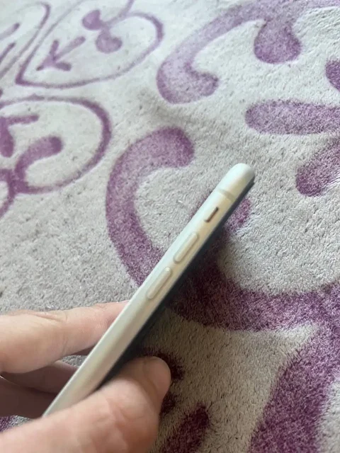 Продажа двух телефонов: Apple iPhone 11 и Redmi Note 12 - Электроника в Кемерово