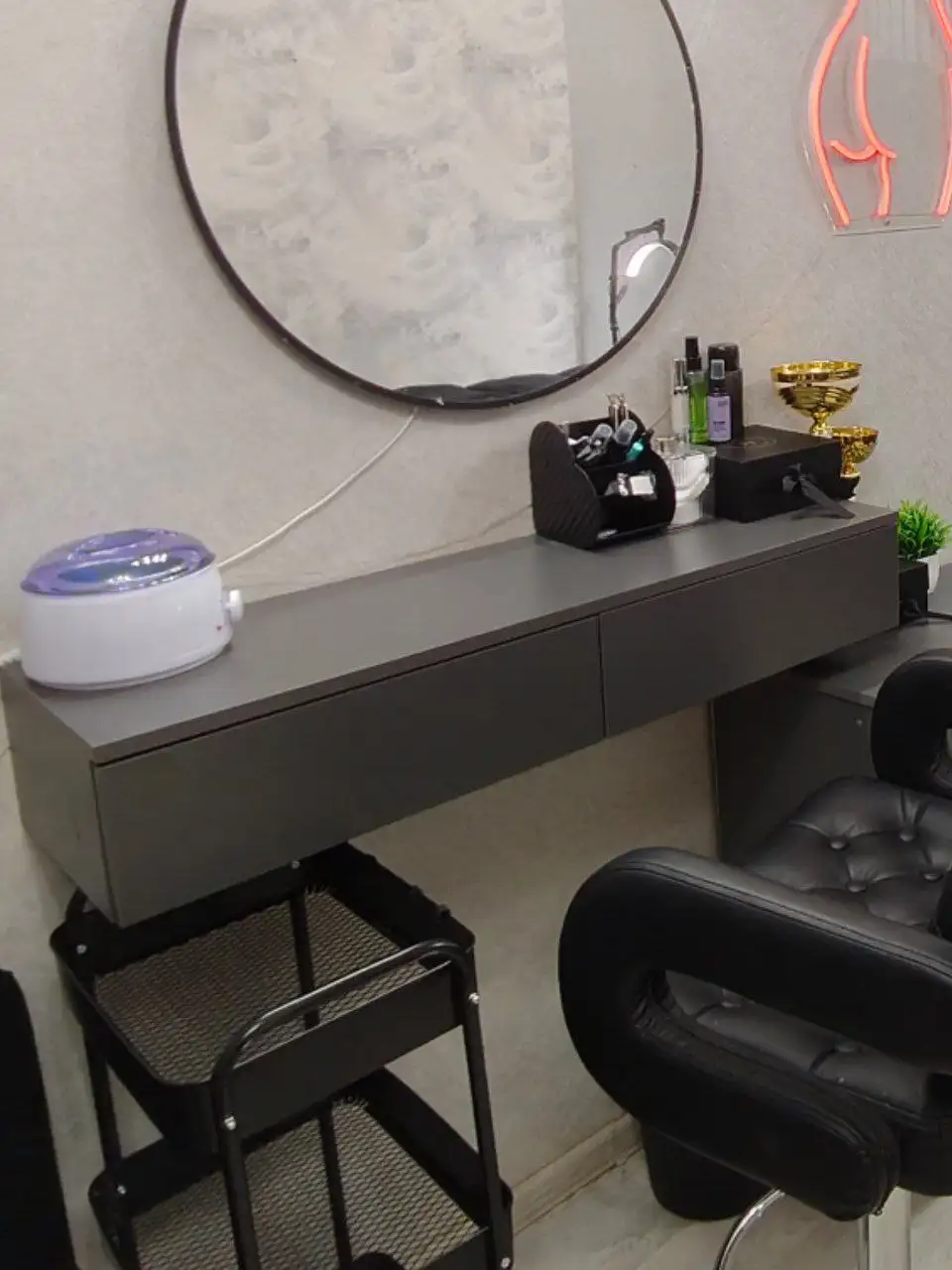 Продам растущий стул, магнитно-маркерную доску и подвесную полку - Мебель (Барахолка) в Кемерово