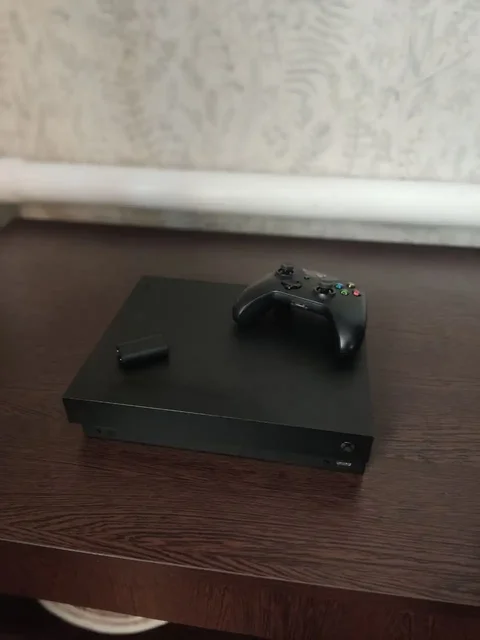 Xbox One X 1TB с геймпадом и аксессуарами - частное объявление в Кемерово