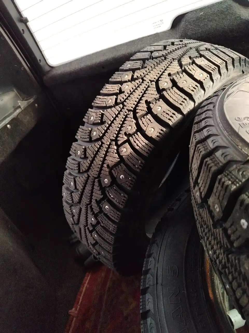 Продажа новых зимних шин IKON TYRES 175/65 - Шины и диски (Авто) в Киселёвск