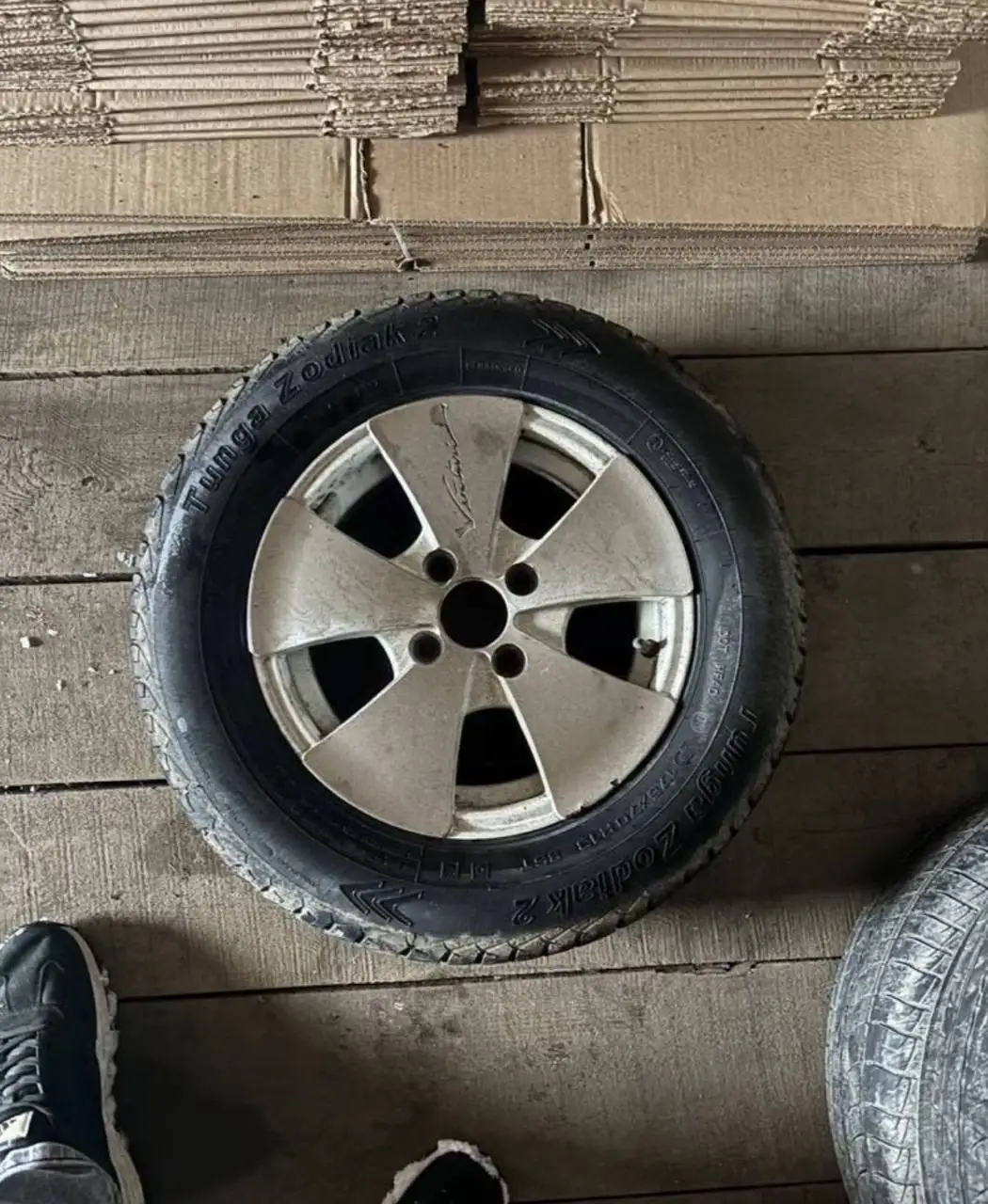 Продажа колес R13 - Колеса и диски (Запчасти) в Кемерово