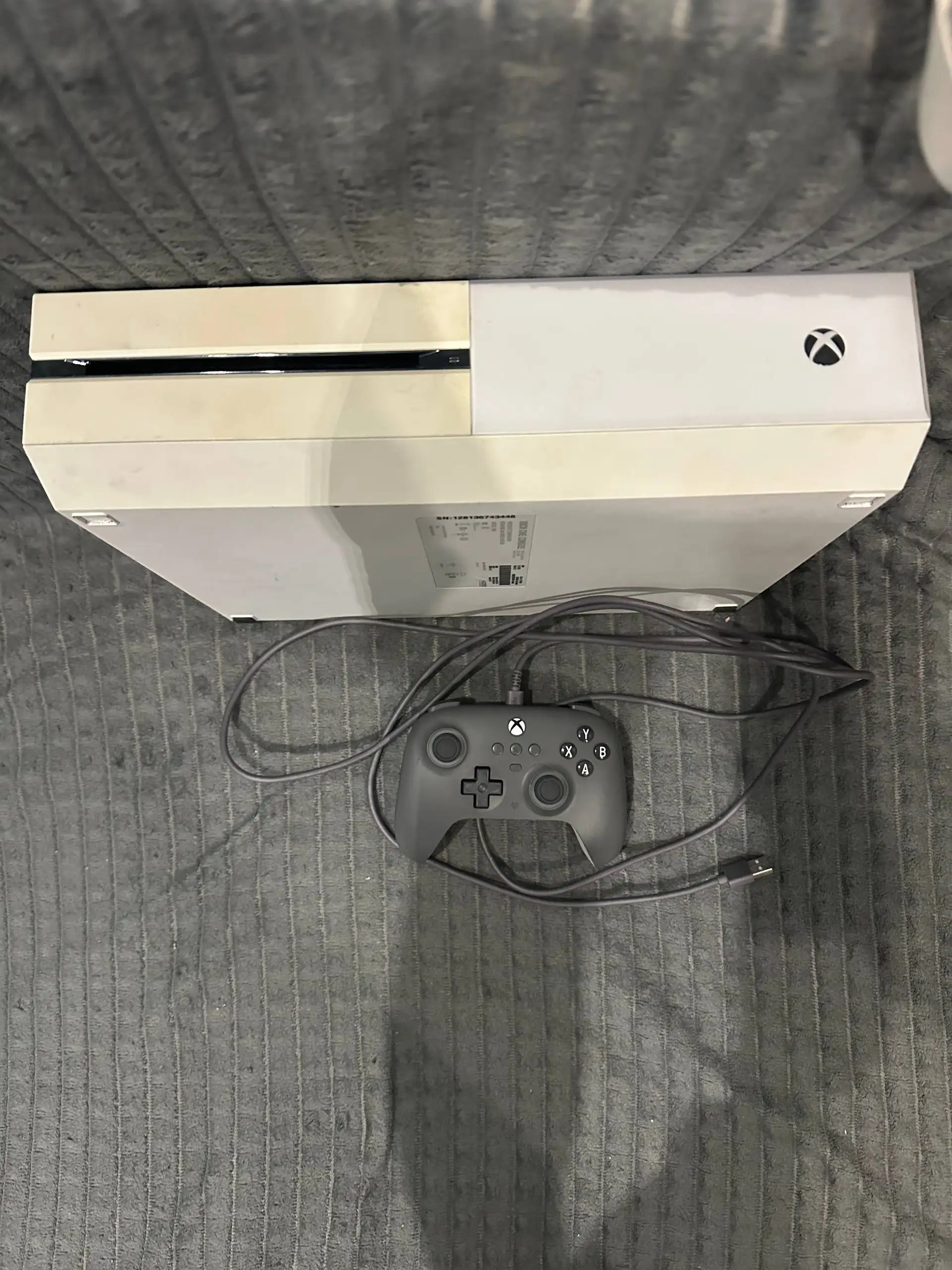 Xbox One с двумя геймпадами - Игровые консоли (Электроника) в Кемерово