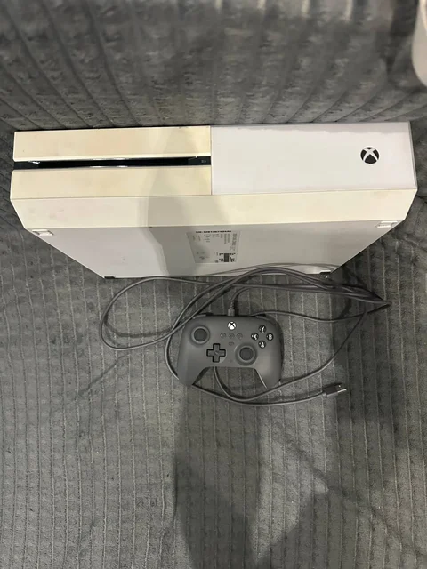 Xbox One с двумя геймпадами - частное объявление в Кемерово