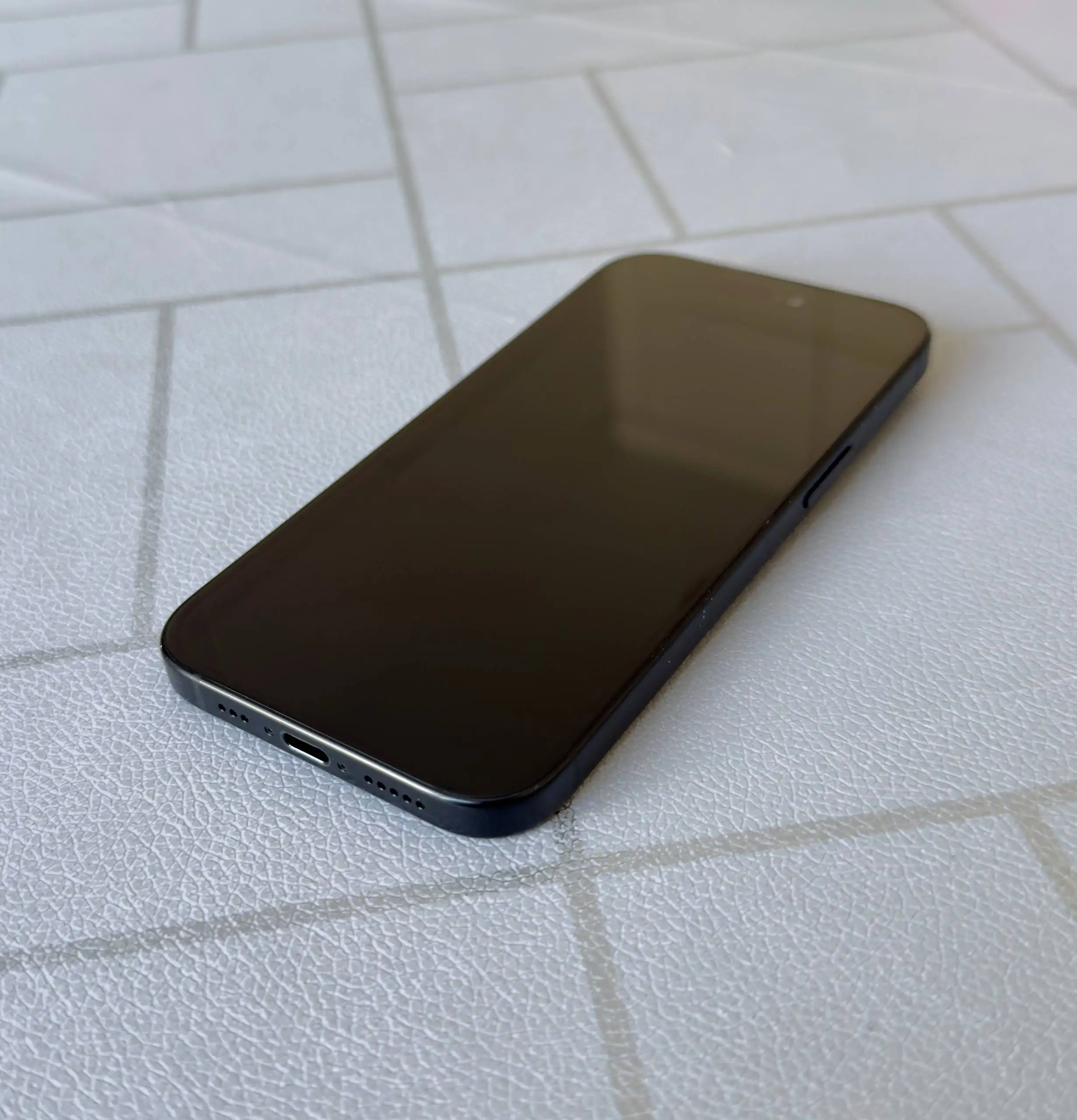 Продам iPhone 15 256 ГБ в отличном состоянии - Смартфоны (Электроника) в Кемерово