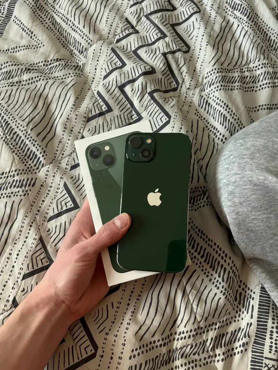 iPhone 13 128гб с царапинами и потертым корпусом - Смартфоны (Электроника) в Кемерово