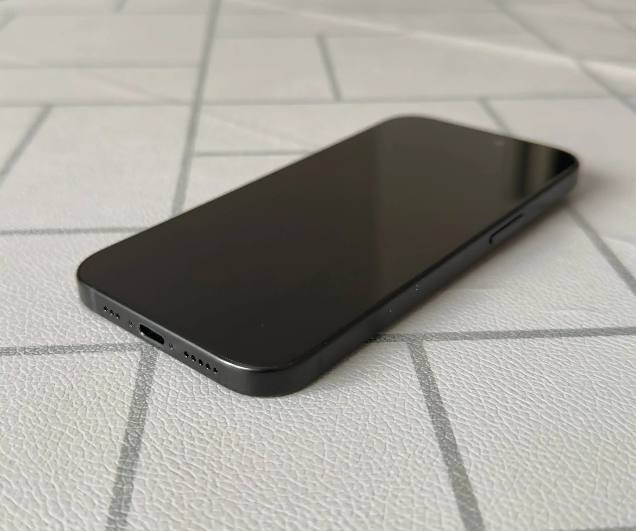 Продам iPhone 15 256 ГБ в отличном состоянии - Смартфоны (Электроника) в Кемерово