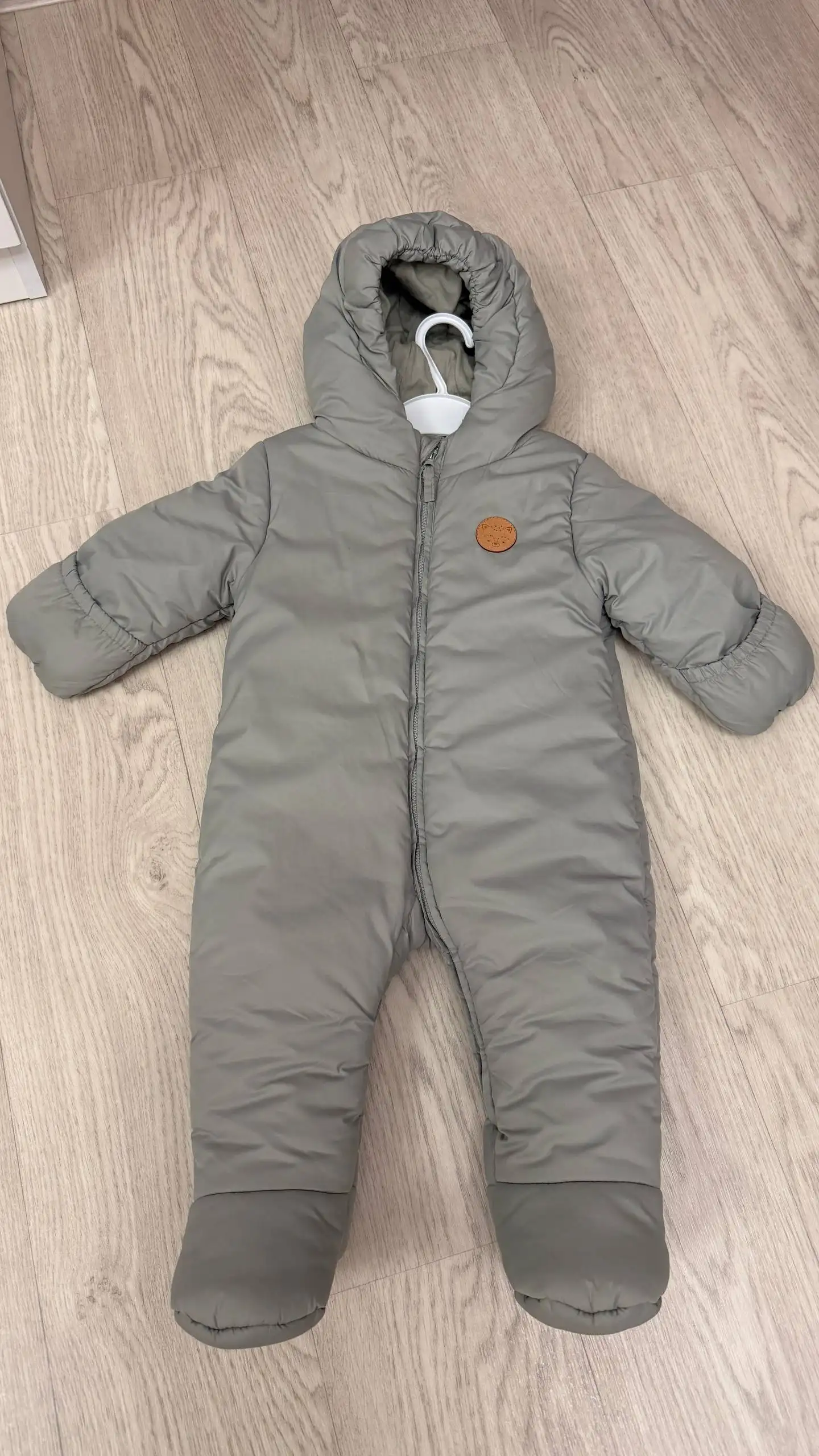 Демисезонный комбинезон 74 размер цвет хаки - Одежда (Барахолка) в Кемерово