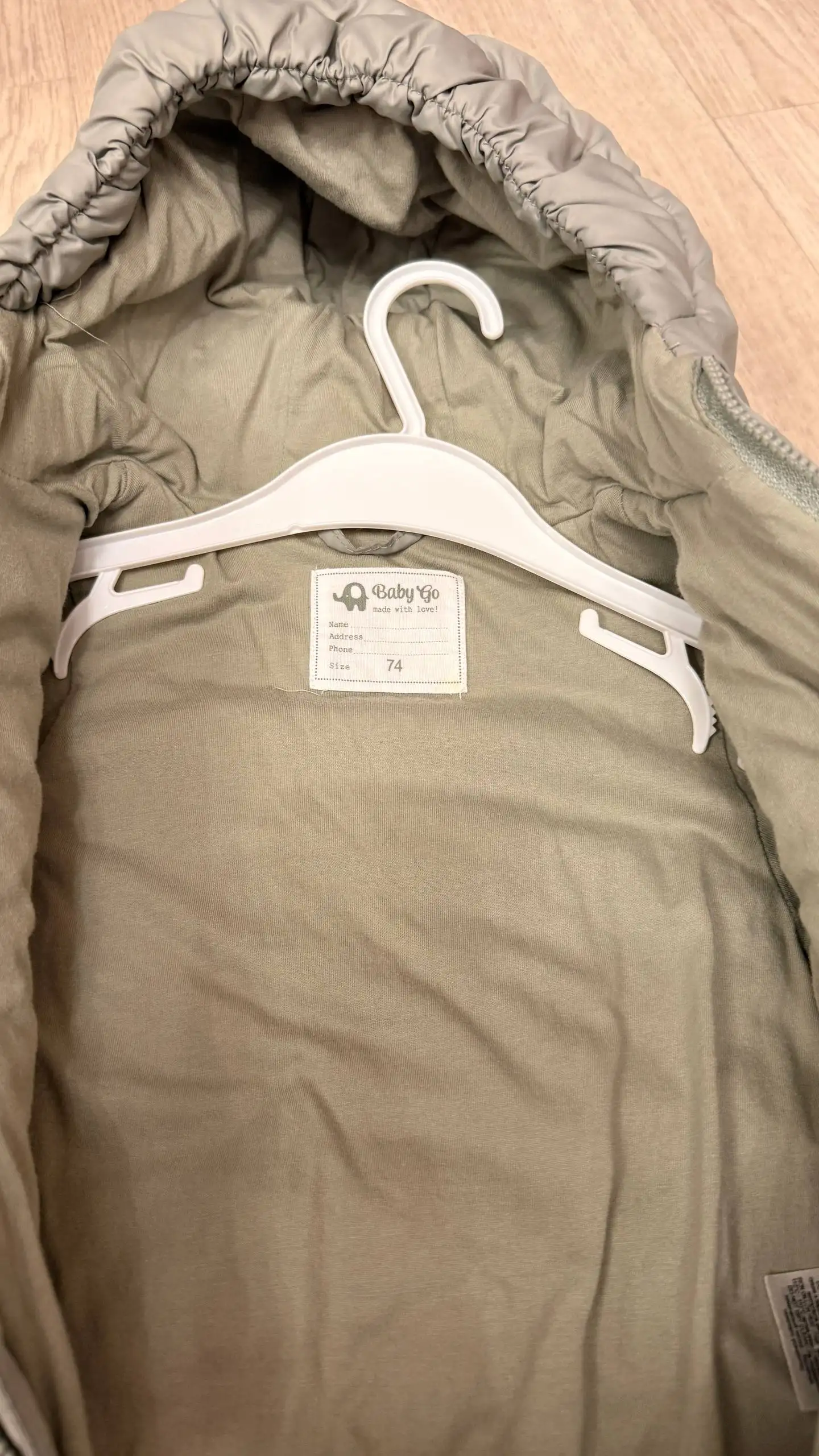 Демисезонный комбинезон 74 размер цвет хаки - Одежда (Барахолка) в Кемерово