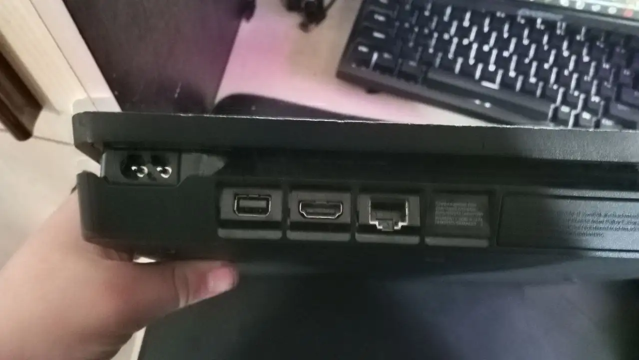 Продам PlayStation 4 - Игровые приставки (Электроника) в Прокопьевск