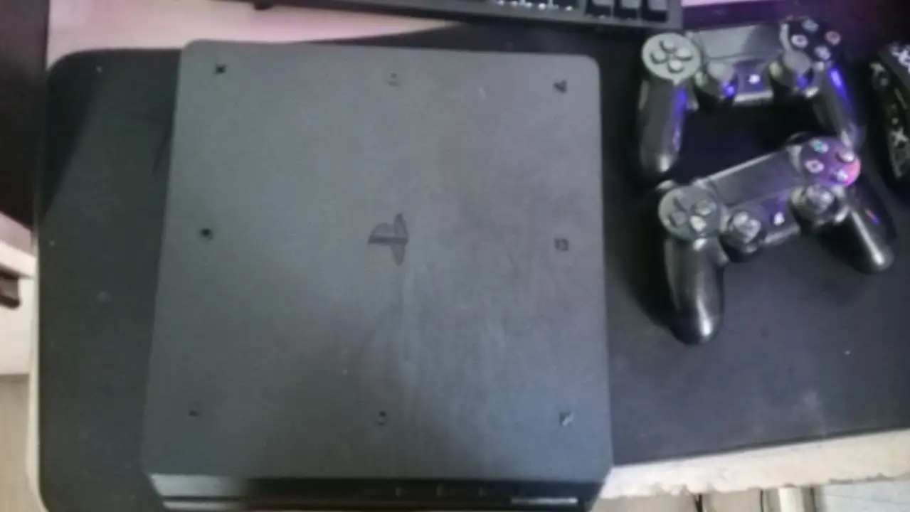 Продам PlayStation 4 - Игровые приставки (Электроника) в Прокопьевск