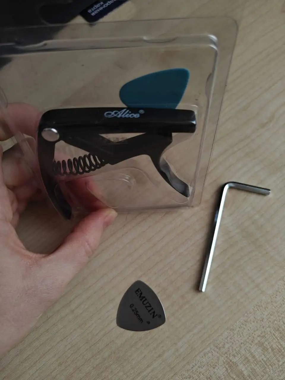 Продажа гитары с полным комплектом - Музыкальные инструменты (Хобби и отдых) в Кемерово