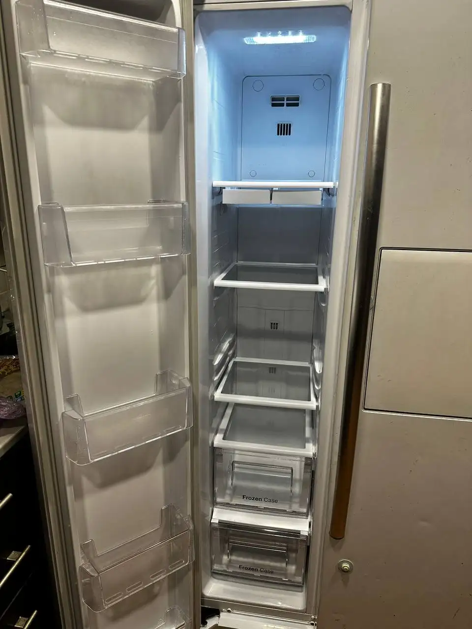 Продам двухкамерный холодильник в Рудничном районе - Барахолка в Кемерово