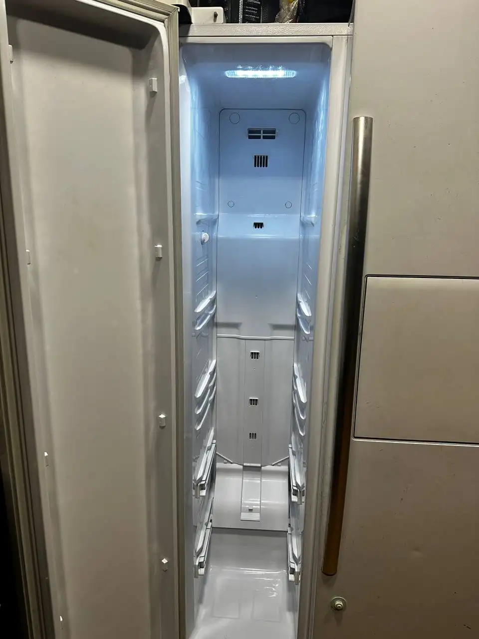 Продам двухкамерный холодильник в Рудничном районе - Барахолка в Кемерово