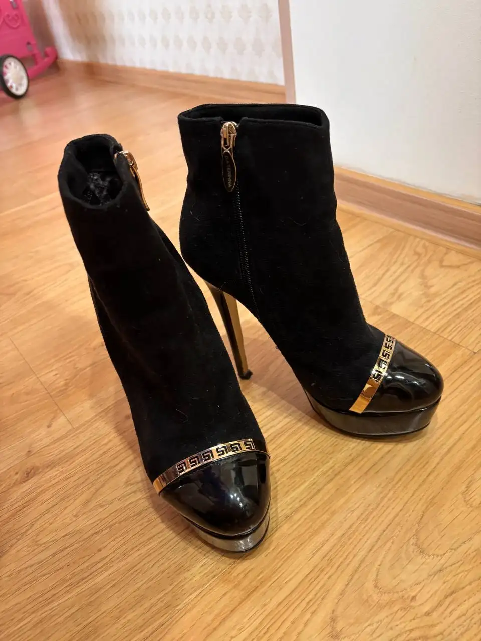 Продам ботинки осенние и туфли - Обувь (Одежда) в Кемерово