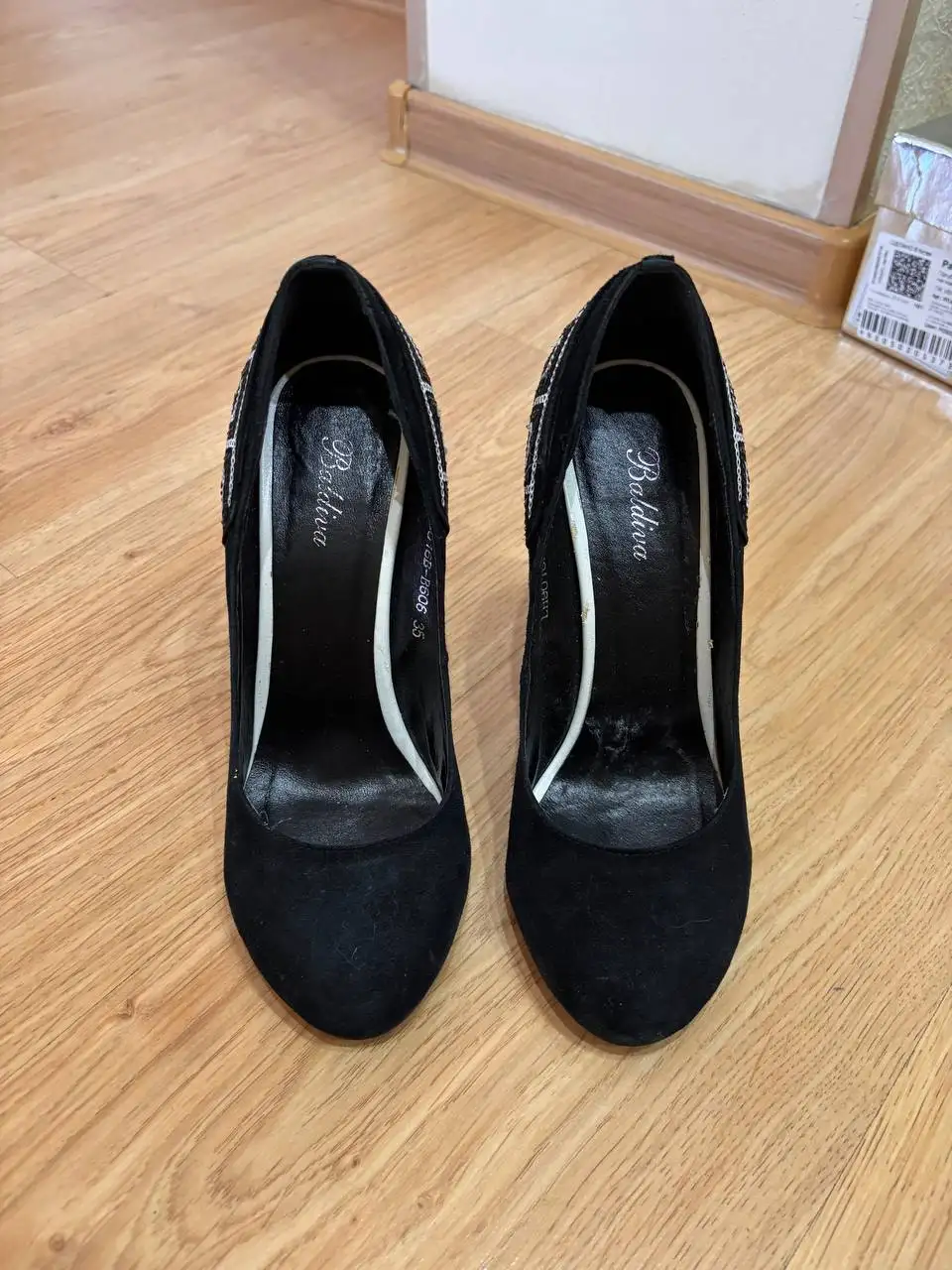 Продам ботинки осенние и туфли - Обувь (Одежда) в Кемерово