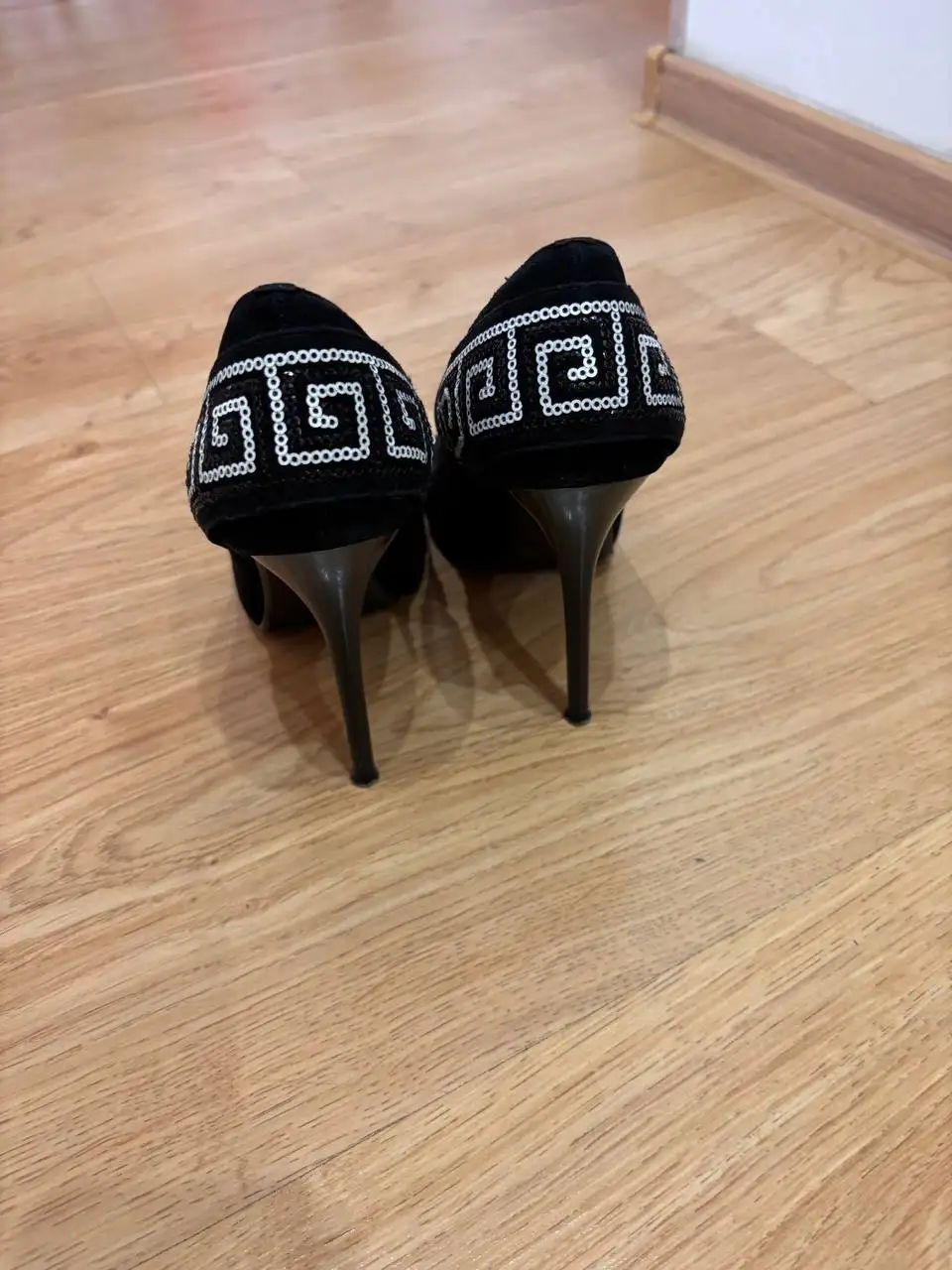 Продам ботинки осенние и туфли - Обувь (Одежда) в Кемерово