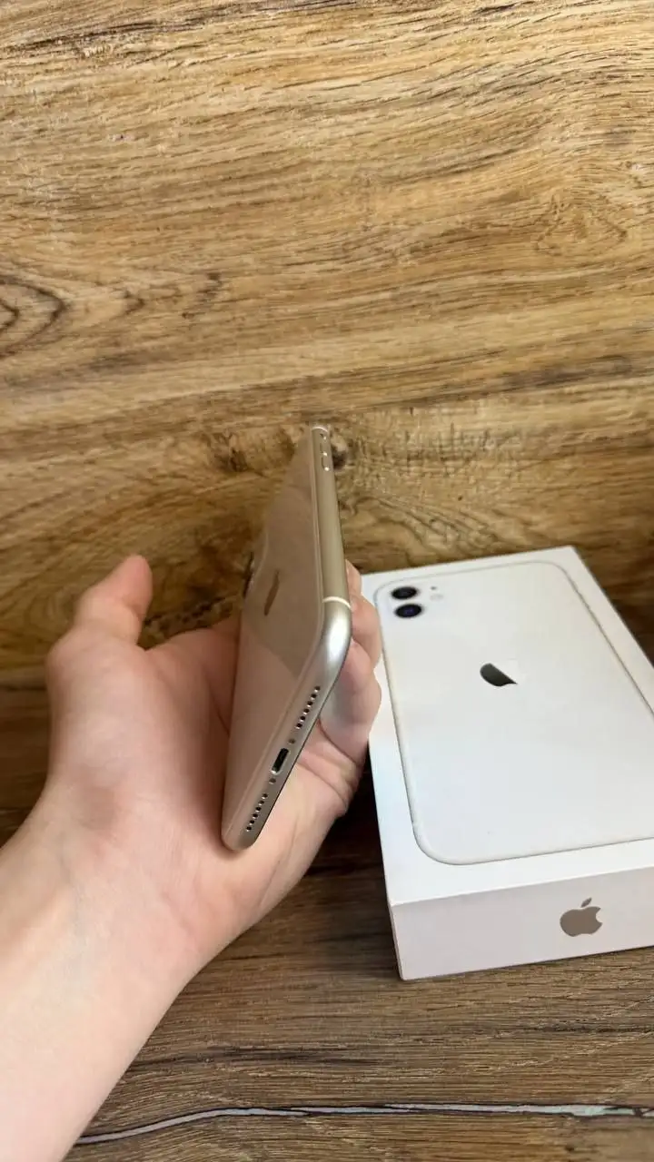 iPhone 11 128 ГБ Белый оригинальный - Смартфоны (Электроника) в Кемерово