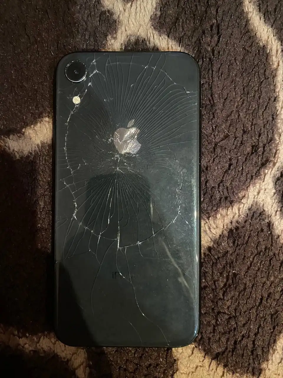 iPhone XR с повреждениями - Смартфоны (Электроника) в Кемерово